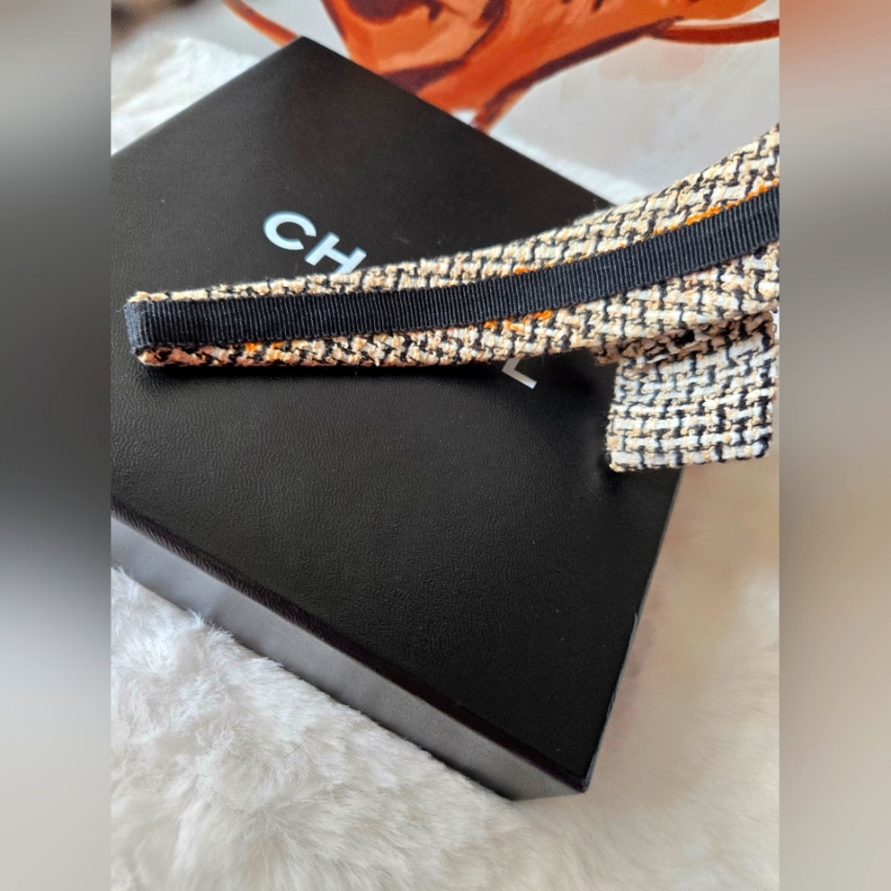 Authentic Chanel Bow Tweed Headband with box - Picture 8 of 15